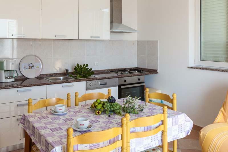 Apartmani Mudronja Murter Buitenkant foto
