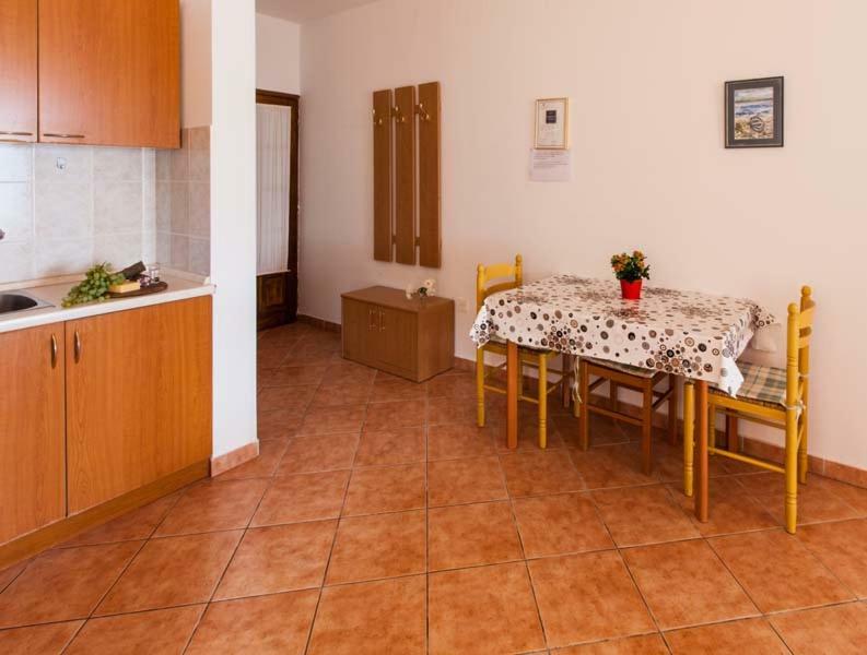 Apartmani Mudronja Murter Buitenkant foto